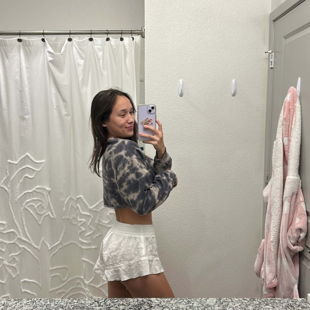 Cropped sweatshirt garage